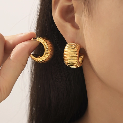 Pendientes De Aro Croissant Acero De Titanio Chapado En Oro De 18K Con Textura De Cuerda Gruesos Para Mujer
