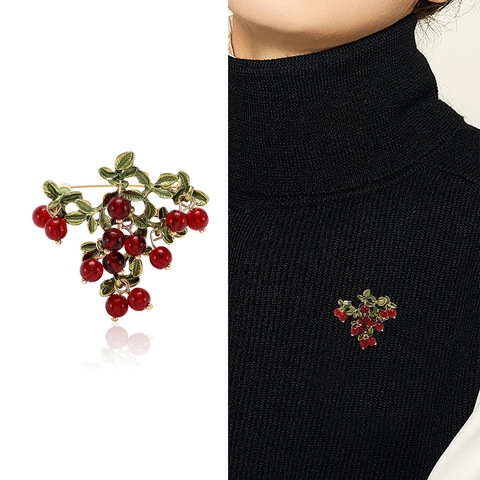 Spilla Vintage in Lega con Perle Artificiali e Bacche Elegante Spilla a Forma di Frutta con Foglie di Smalto Gioielli per Donna