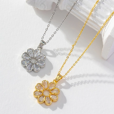 Titanium Steel Sunflower Pendant Necklace Shiny Rhinestone Flower Clavicle Chain For Women Fashion Elegant Jewelry Accessory