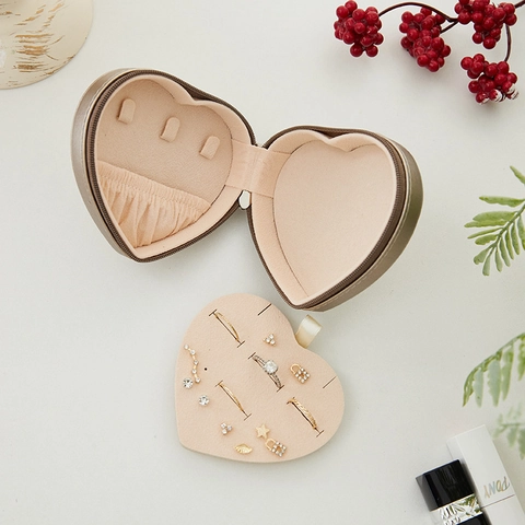 Portagioie a Forma di Cuore in Pelle PU Organizzatore di Gioielli da Viaggio Portatile Con Cerniera per Orecchini Collane Regalo Donna