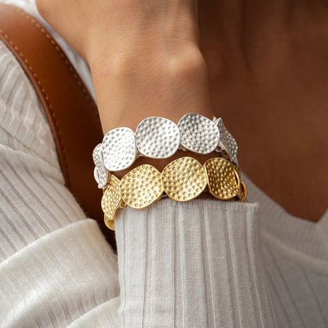 Gehämmerte Runde Geometrische Legierung Elastische Armband Texturierte Metall Retro Minimalistische Mode Schmuck Für Damen