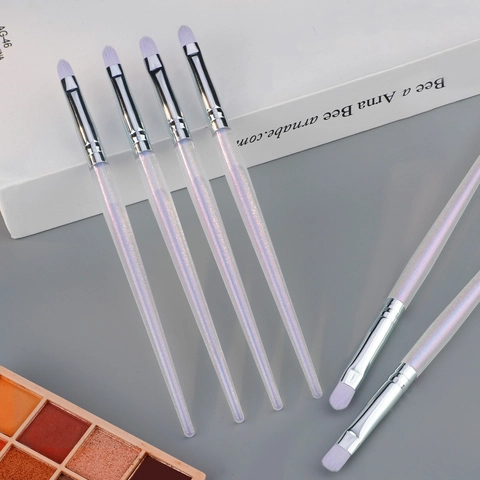 Professioneller Lippenbrauenpinsel Schillernd Transparent Lila Synthetikfaserborsten Aluminiumrohr Kunststoffgriff Make-up-Tool