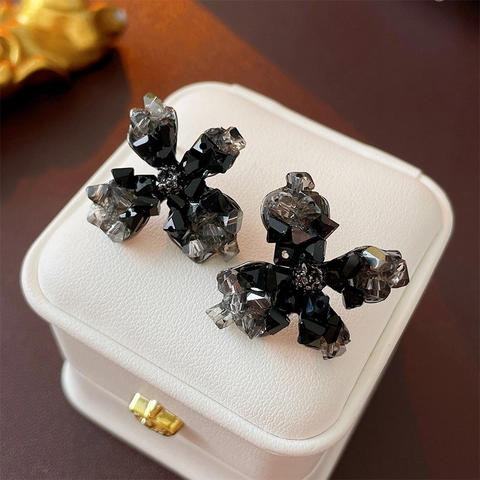 Niche Dark Style Zwarte Bloem Oorbellen Koper Kristal Met 925 Sterling Zilveren Oorsteker Elegante Vintage Sieraden Dames