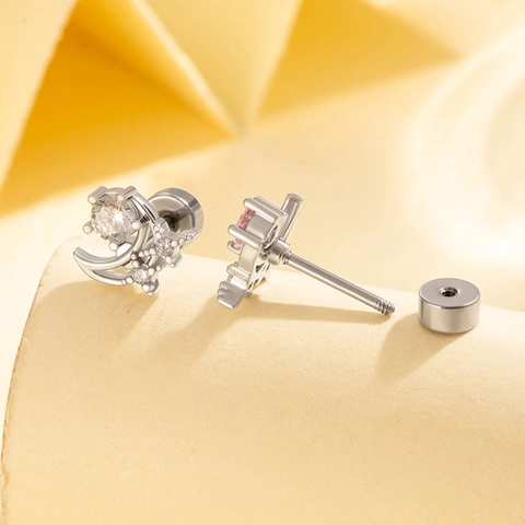 Maan Ster Kraakbeen Stud Oor Piercing Titanium Staal Koper Zirconia Schroefsluiting Sieraden Voor Vrouwen Zoet Elegant