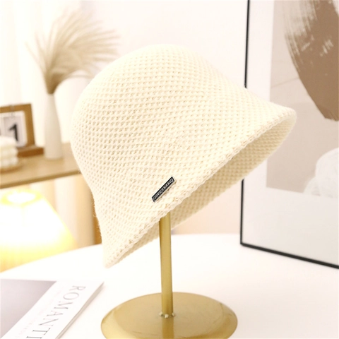 Women Knitted Bucket Hat Warm Winter Polyester Knit Fisherman Cloche Hat With Metal Tag Decor Elegant Casual
