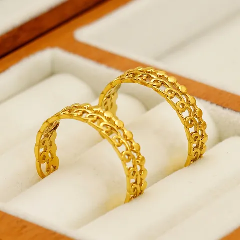 Franse Vintage 18K Vergulde Roestvrijstalen Oorringen Voor Dames Retro Holle Kettingtextuur Geometrische C-Vorm