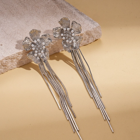 Elegantes Pendientes De Borla De Flores Para Mujer Con Circón Perla Artificial De Imitación Y Silver Earring Post Bañado En Oro 18K