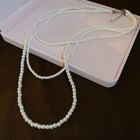 Collana Di Künstliche Perle Multistrato Lunga Bianca Künstliche Perle Di Vetro Retro Elegante Gioielli Chiusura In Metallo Regolabile Per Donne