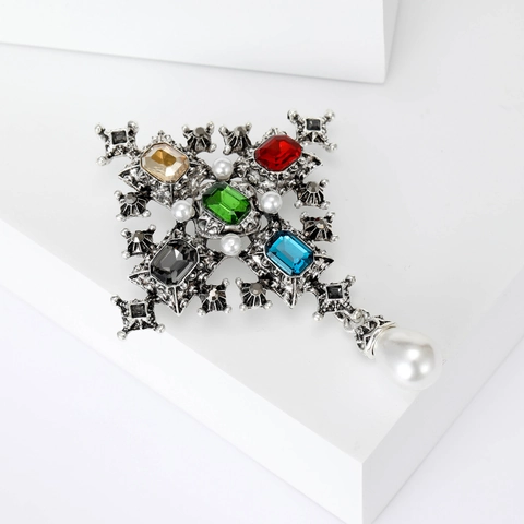 Broche Croix Baroque Vintage pour Femmes Alliage Strass Religieux Géométrique Épingle de Poitrine pour Costume Manteau Pull Accessoires