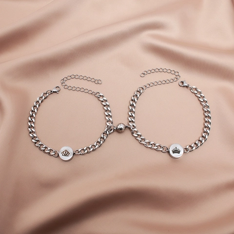 Set di Bracciali di Coppia con Catena Cubana e Pendente Cuore Tondo Magnetico Acciaio al Titanio Gioielli Romantici Lucidi per Uomo Donna