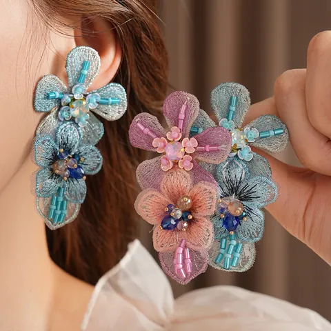 Handgemaakte Gebreide Bloemen Oorbellen Met Zilveren Oorsteker Kralen Strass Vakantiestijl Zoete Florale Sieraden Voor Dames