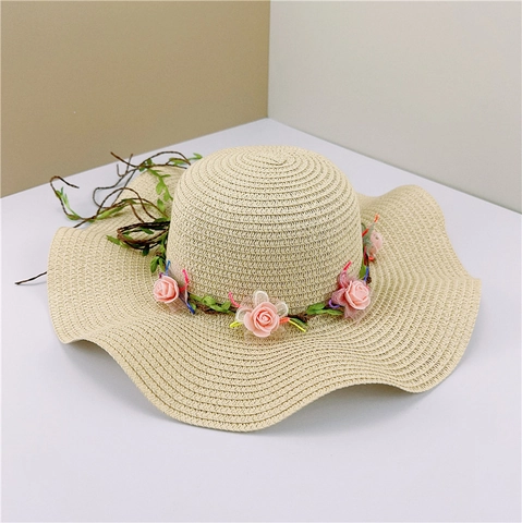 Women Kids Straw Sun Hat Large Wavy Brim Floral Decoration Breathable Beach Summer Vacation Outdoor Elegant