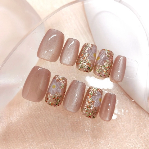 Faux Ongles Oeil De Chat Rose Nude Avec Fleur De Marguerite Blanche Peinte À La Main Paillettes Colorées Forme Carrée