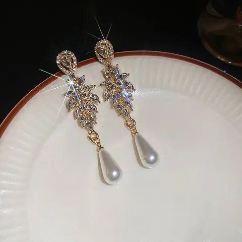 Orecchini Pendenti Con Künstliche Perle A Goccia E Strass A Foglia Con Perno In Argento Elegante Tono Oro Per Donna
