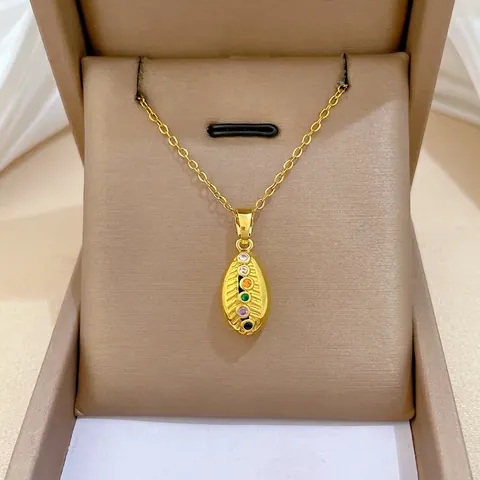 Elegante Collana Con Ciondolo Ovale Catena In Acciaio Inossidabile Rame Zircone Multicolore Texture Conchiglia Placcato Oro Lusso Donna
