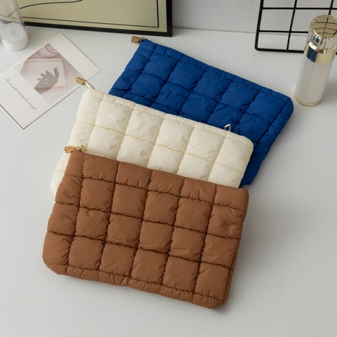 Quilted Puffy Clutch Bag Polyester Padded Cosmetic Bag For Women Zipper Closure Square Fashion Makeup Organizer Pouch