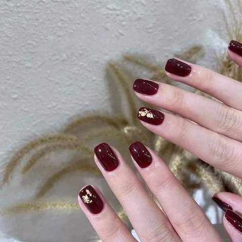 Wine Red Square Press On Nails Short Glossy Fake Nails With Gold Foil Floral Design Vintage Elegant Manicure For Women