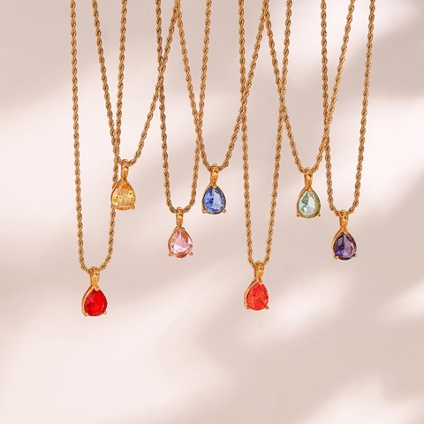 Collana con Ciondolo in Zirconia a Goccia d'Acqua in Acciaio Inossidabile Placcato Oro 18K per Donna Elegante Gioielli a Catena a Torsione