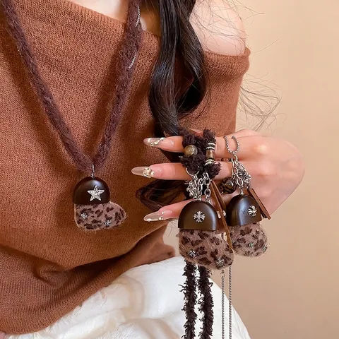 Collier Pendentif Cœur En Résine Alliage Léopard Peluche Longue Chaîne De Pull Rétro Style Maillard Accessoire Femme