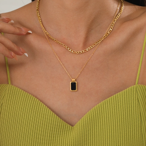 Collier Double Rang En Acier Inoxydable Plaqué Or Chaîne Figaro Pendentif Géométrique Rectangulaire Noir Pour Femmes