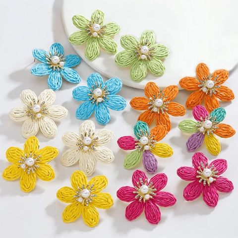 Bohemian Hand Woven Raffia Flower Stud Earrings For Women Artificial Pearl Rhinestone Summer Vacation Beach Fashion Jewelry