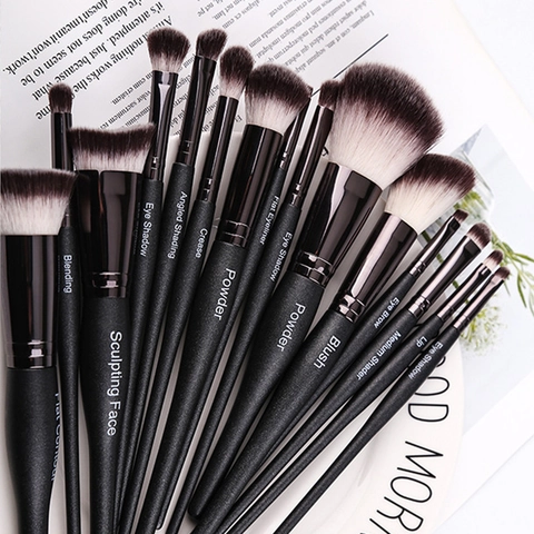 Professional Makeup Brushes Synthetic Fiber Wood Handle Face Eye Cosmetics Beauty Tools