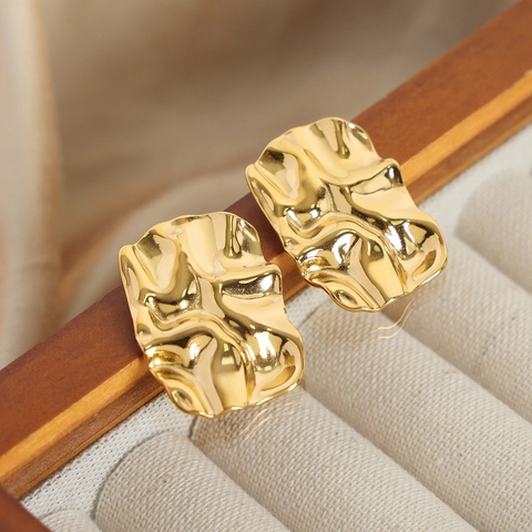 Orecchini In Acciaio Al Titanio Quadrati Irregolari Piegazzati Placcati Oro Geometrici Texture Metallo Fuso Donna