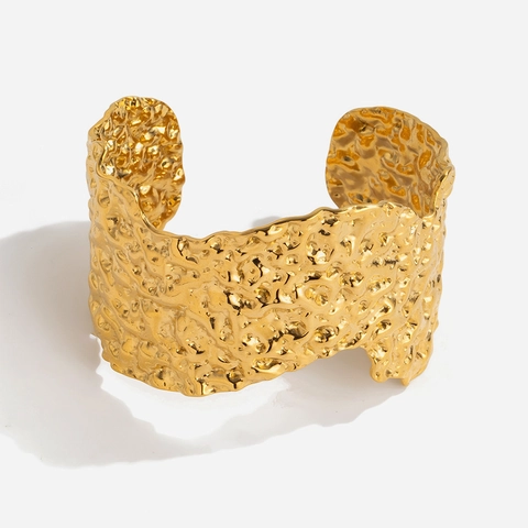 Irregulärer Gehammerter Wellen Mesh Breiter Offener Armreif Für Damen 18K Vergoldeter Edelstahl Modeschmuck