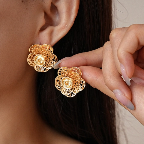 Hollow Rose Flower Stud Earrings Alloy Mesh Design With 925 Sterling Silver Earring Post French Vintage Elegant For Women