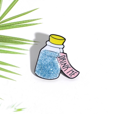 Drink Me Zaubertrankflasche Emaille Pin Legierung Glitzer Brosche Für Rucksack Jacke Dekor Magie Cartoon Schmuck Damen
