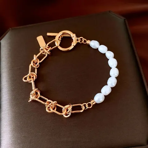 Asymmetrisches Künstliche Perlen Und Vergoldetes Kupfer Gliederketten Armband Mit Knebelverschluss Eleganter Schmuck