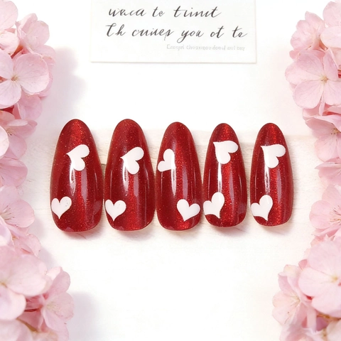 Red Cat Eye Press On Nails With White Heart Design Almond Shape Glossy Plastic Artificial Fingernails French Style
