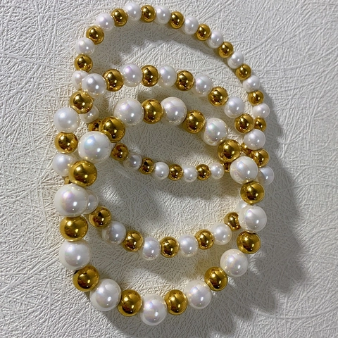 Bracciale Di Perline Acciaio Inossidabile Placcato Oro 18K Perla Artificial Di Conchiglia Artificiale Tonda Gioielli Design Di Nicchia Minimalista Per Donne