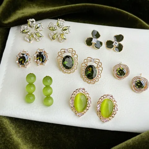 Orecchini a Fiore in Zirconia Verde Oliva Stile Foresta Orecchini a Bottone in Rame Eleganti Vintage per Donna Gioielli per Feste di Matrimonio