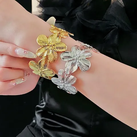 Bracelet Jonc Ouvert Grande Fleur Pour Femme Pétales En Cuivre Texturés Bijou Élégant Minimaliste Et Exagéré