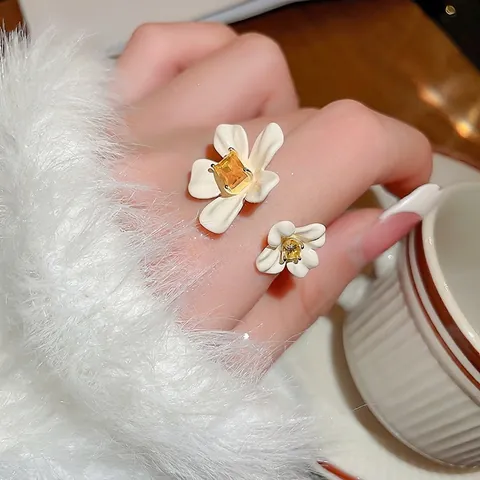 Anello Aperto Con Petali Di Fiori Rame Placcato Oro Con Smalto Bianco E Zirconia Gialla Gioielli Regolabili Vintage Per Donna