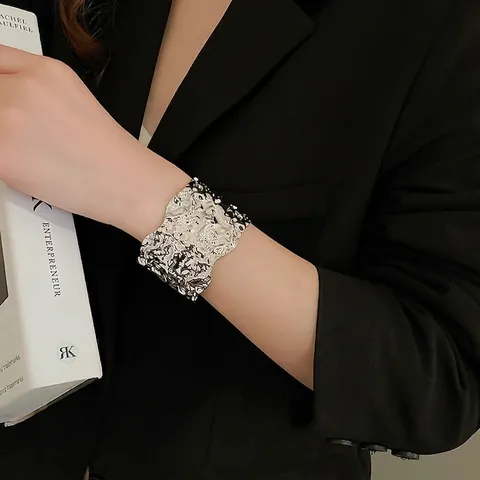 Irreguläre Zerknitterte Textur Breite Manschette Armband Legierung Metall Offener Armreif Minimalistischer Punk-Stil Schmuck Für Frauen