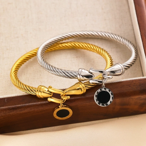 Edelstahl Kabel Gedrehter Armreif Römische Ziffern Anhänger Hufeisenverschluss Armband Für Damen Modeschmuck