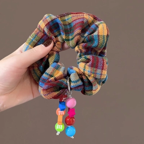 Scrunchie De Tela Escocesa Lazo Para El Cabello Con Colgantes De Cuentas De Resina De Letras Coloridas Accesorios Dulces