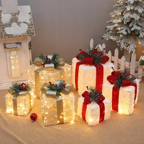 Decorazioni Per Scatole Regalo Illuminate Di Natale Con Luce LED Calda Rete Floccata Bianca Nastri Rossi Oro Accenti Di Pigne E Bacche Per Interni Esterni Festa Cortile