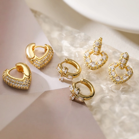 Orecchini Huggie A Cuore E Croce Per Donna Rame Placcato Oro 18K Zirconia Gioielli Di Moda