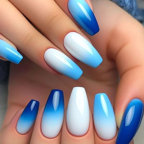 Unghie Finte Glossy Sfumate Blu Bianco Ombre Forma Coffin Ballerina Stile Dolce Manicure Elegante Per Donne