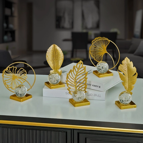 Ornamenti Da Scrivania Con Sfera Di Cristallo In Foglia Di Metallo Dorato Statue Di Piume Di Ginkgo Decorazione Casa Ufficio
