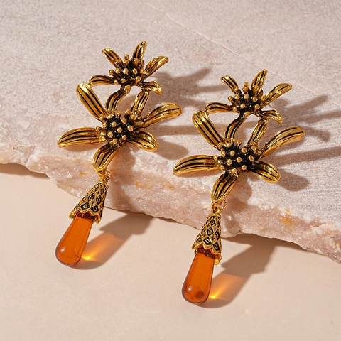 Vintage Flower Drop Earrings With Amber Resin Water Drop Pendant And Silver Earring Post Retro Palace Style Women Jewelry