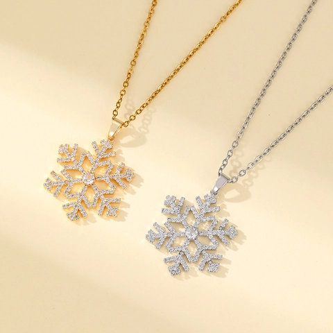 Collier Pendentif Flocon de Neige en Acier Titane Minimaliste pour Femmes Chaîne en Cuivre avec Zirconia Bijoux de Mode Cadeau de Saint Valentin
