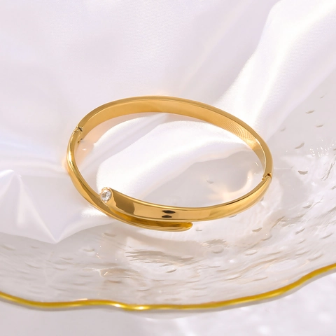 Minimalistischer Irregulärer Manschettenarmreif 18K Vergoldeter Edelstahl Asymmetrisches Armband Mit Zirkon Für Damen