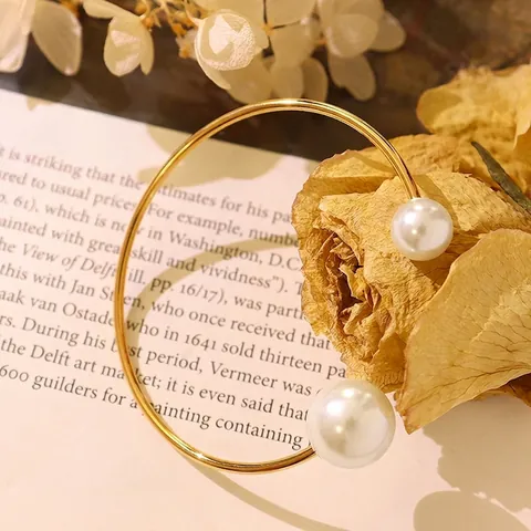 Eleganter Offener Armreif Titanstahl 18K Vergoldet Kunstperle Zierlicher Minimalistischer Schmuck Damen