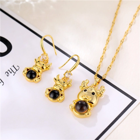 Collar Con Colgante De Buey Del Zodíaco Animado Y Pendientes Cadena De Acero Inoxidable Chapado En Oro De 18K Joyería Piedra Proyección Mujer