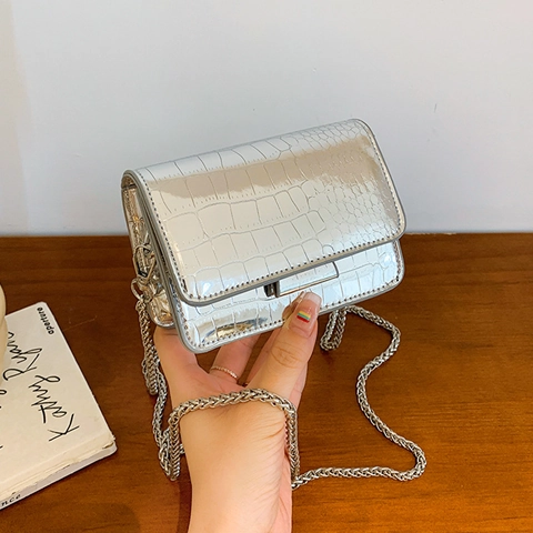 Damen Mini Umhängetasche Krokodilmuster Alligator Geprägt PU Leder Metallkettenriemen Mode Metallische Quadratische Tasche