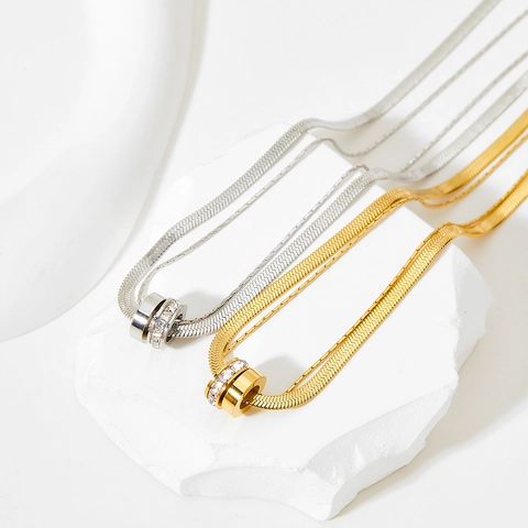 Gelaagde Ketting Van Roestvrij Staal En Zirkoon Met In Elkaar Grijpende Ringhangers En Platte Slangenketting Voor Dames Elegante Sieraden